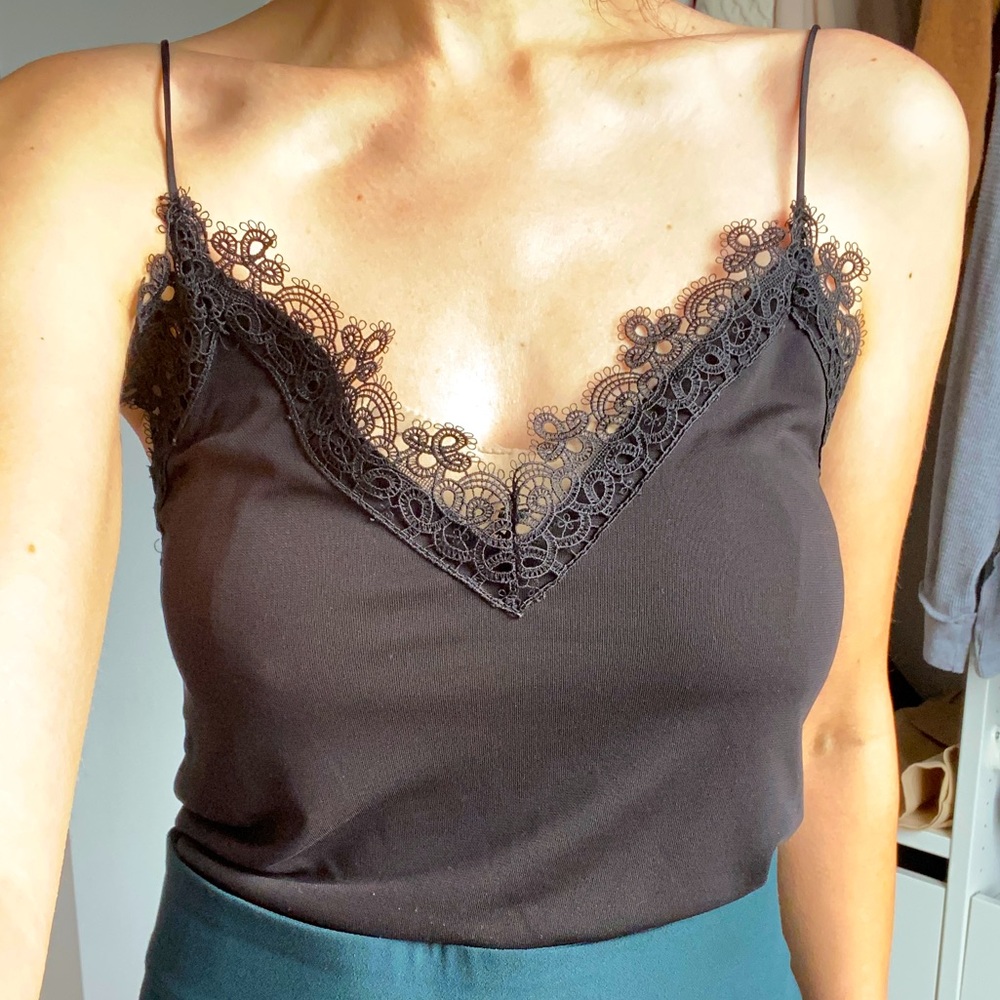 🔥MASSIVE CLEARANCE!💸 5 ITEMS/$40💗 Zara lace detail Crop Top